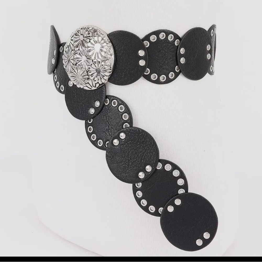 ShopEvelynne Black and Silver Floral Accent Belt - Picture 3 of 7